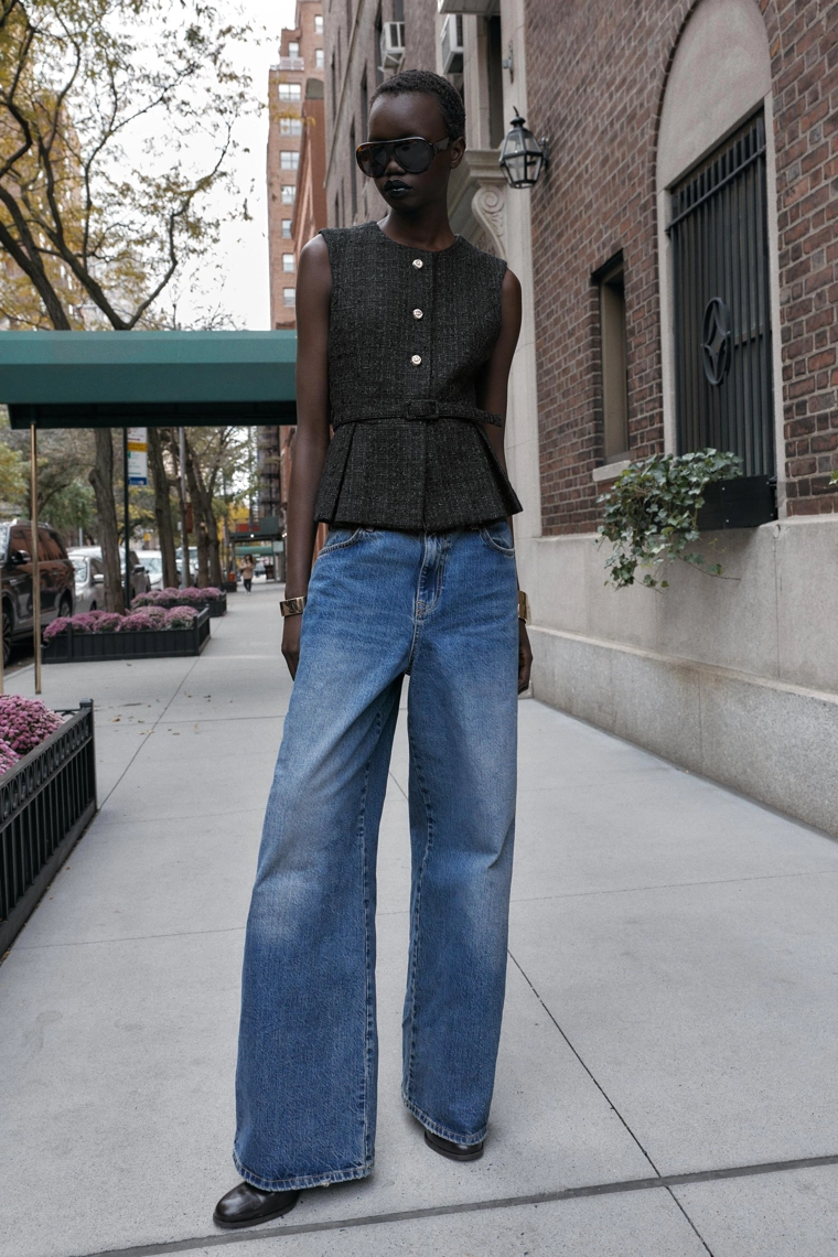 Жилет с притачным поясом из металлической нити