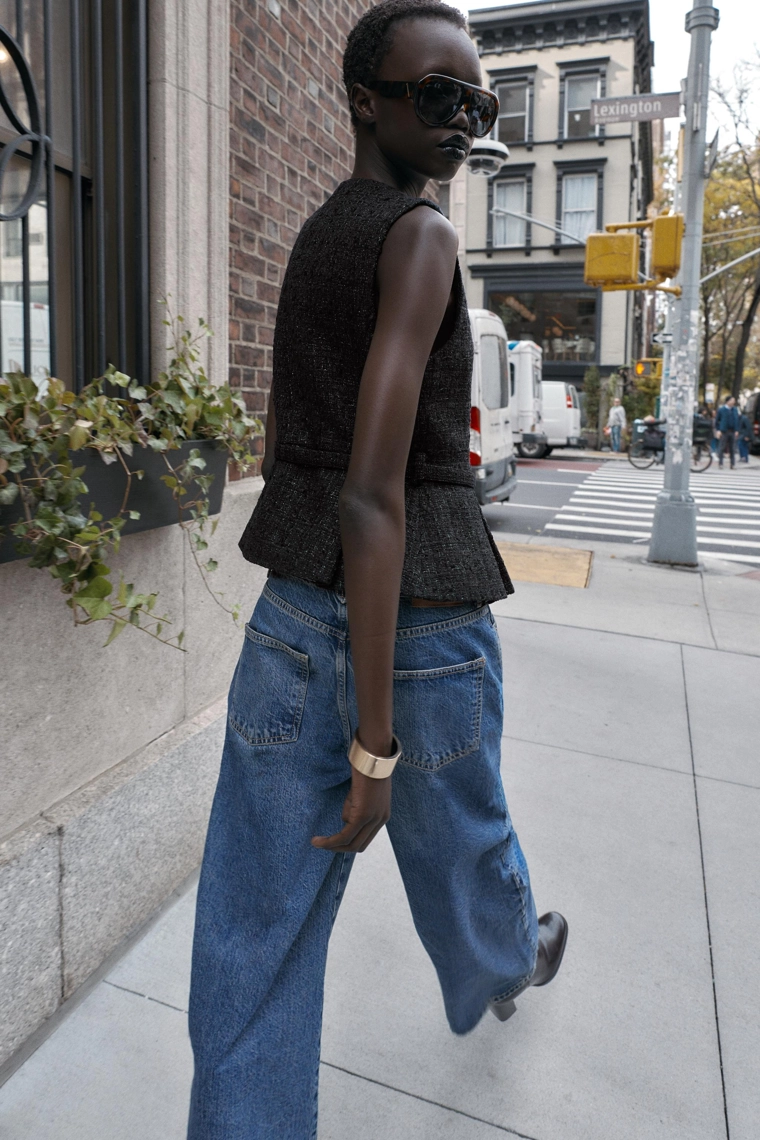 Жилет с притачным поясом из металлической нити