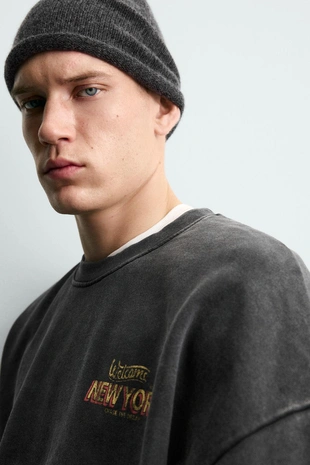 Толстовка с эффектом потертости и надписью- Заказать в России