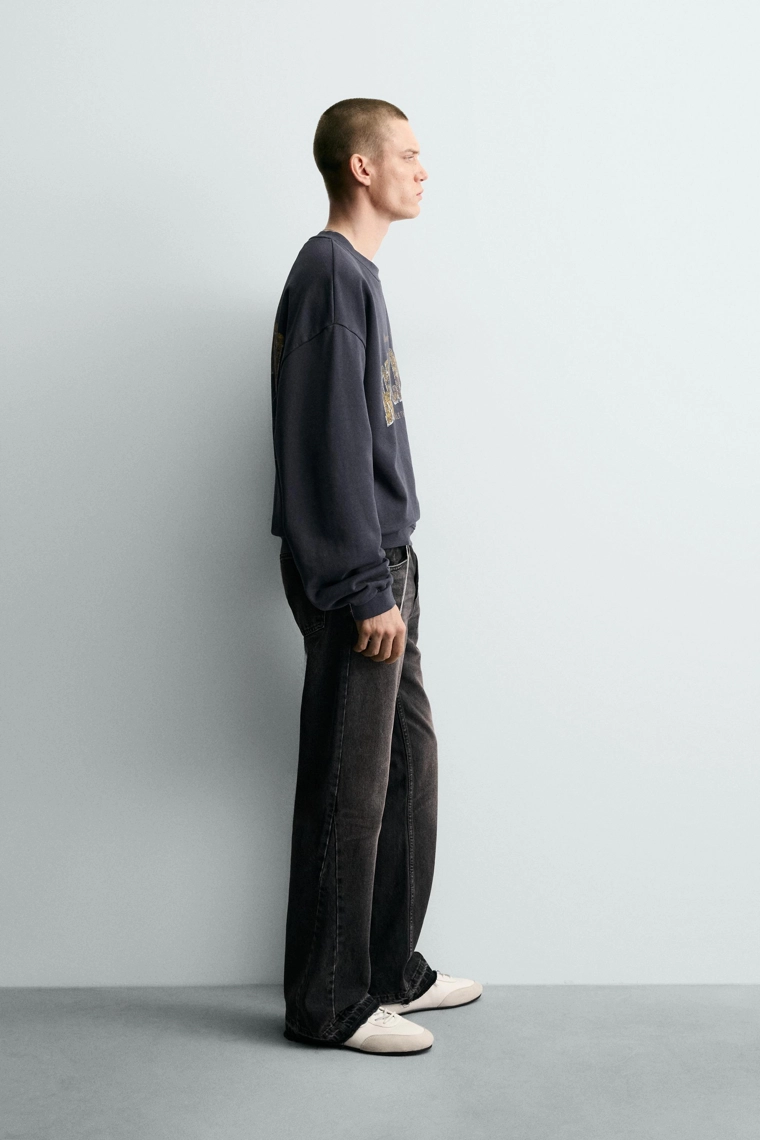 Свитшот с надписью и мятным эффектом