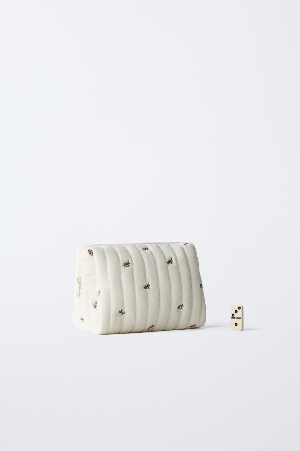 КОСМЕТИЧКА С ЦВЕТОЧНЫМ ПРИНТОМ