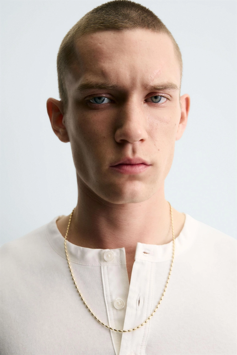 Металлическое колье из цепочек