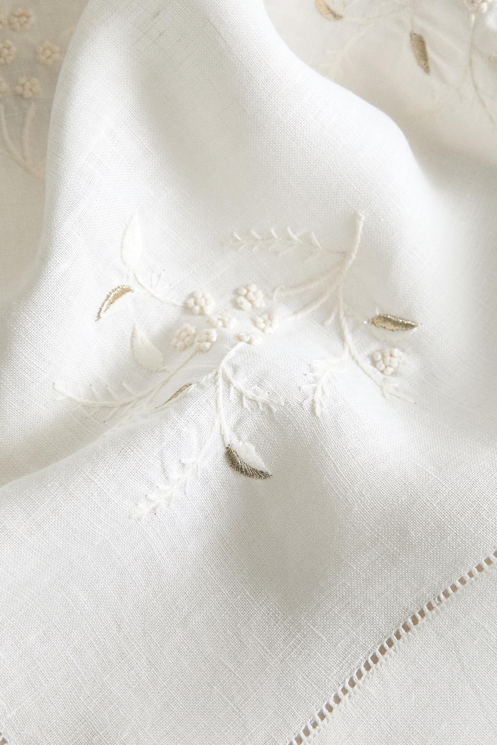 Льняная рождественская скатерть с цветочной вышивкой