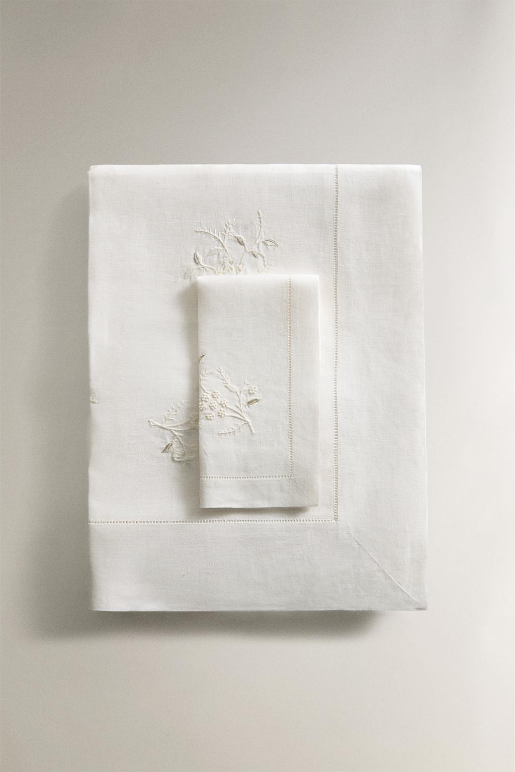 Льняная рождественская скатерть с цветочной вышивкой