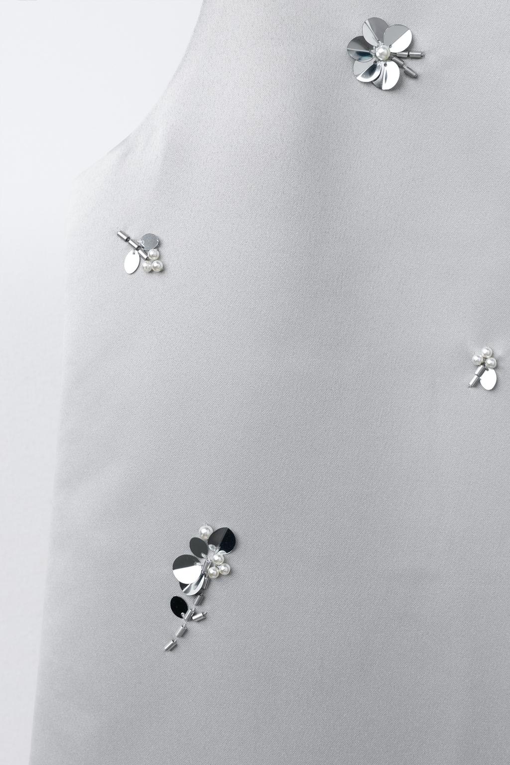 АТЛАСНОЕ ПЛАТЬЕ С ПАЙЕТКАМИ