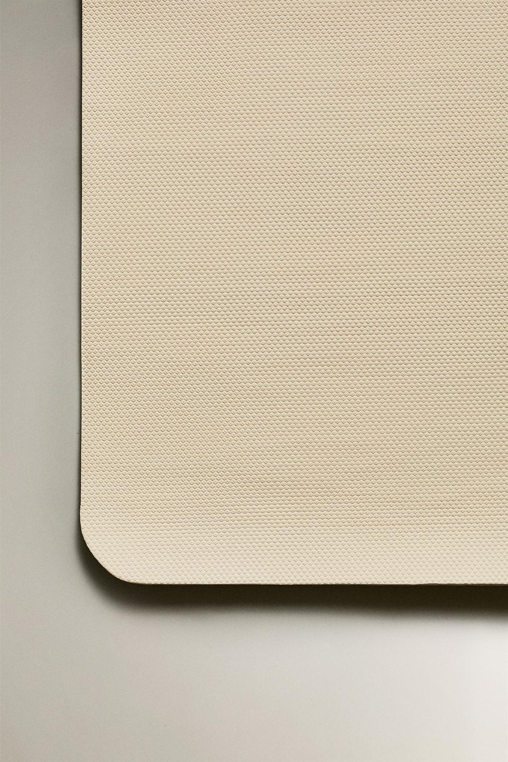 Коврик для йоги с кожаным ремешком