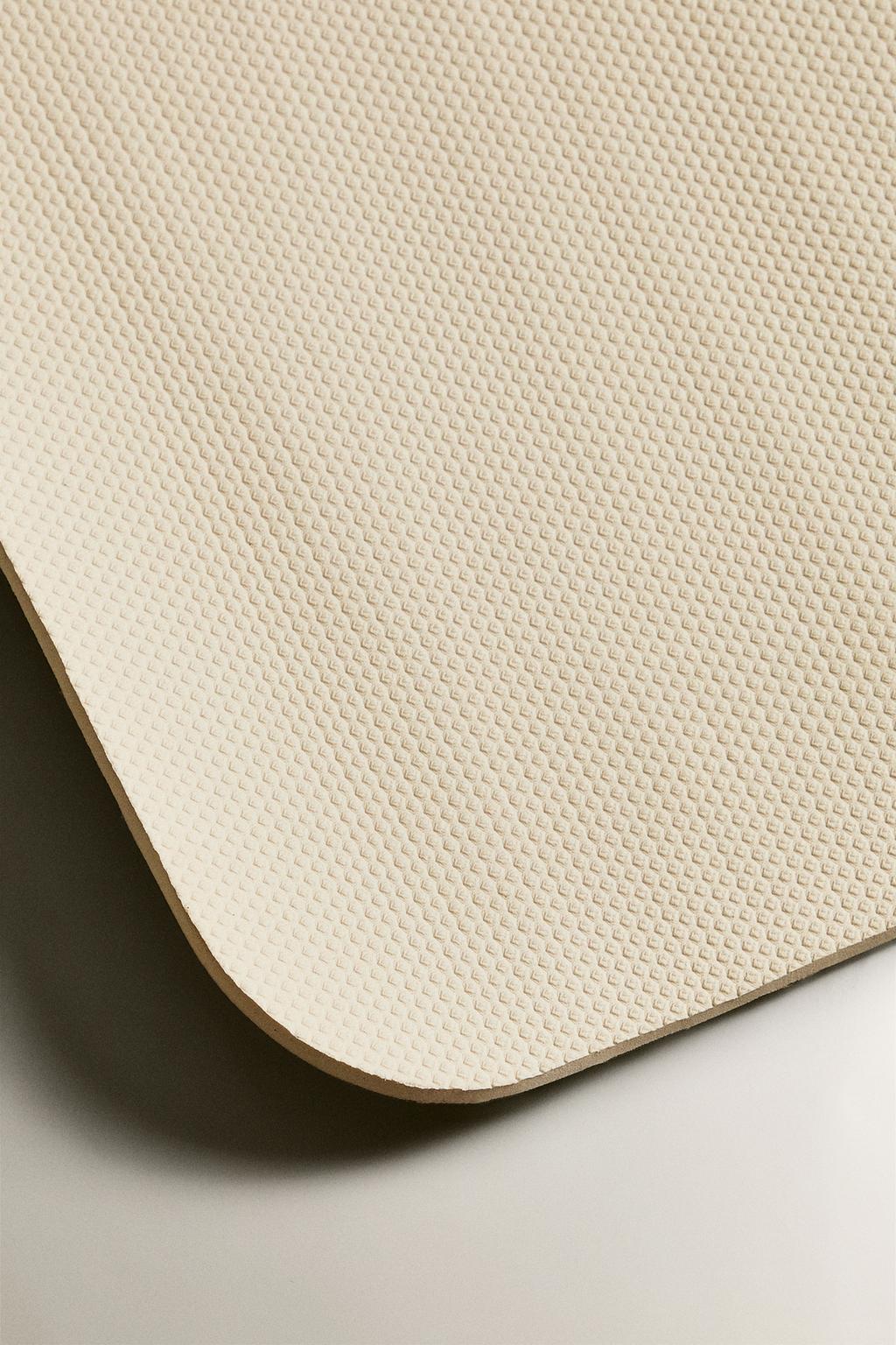 Коврик для йоги с кожаным ремешком