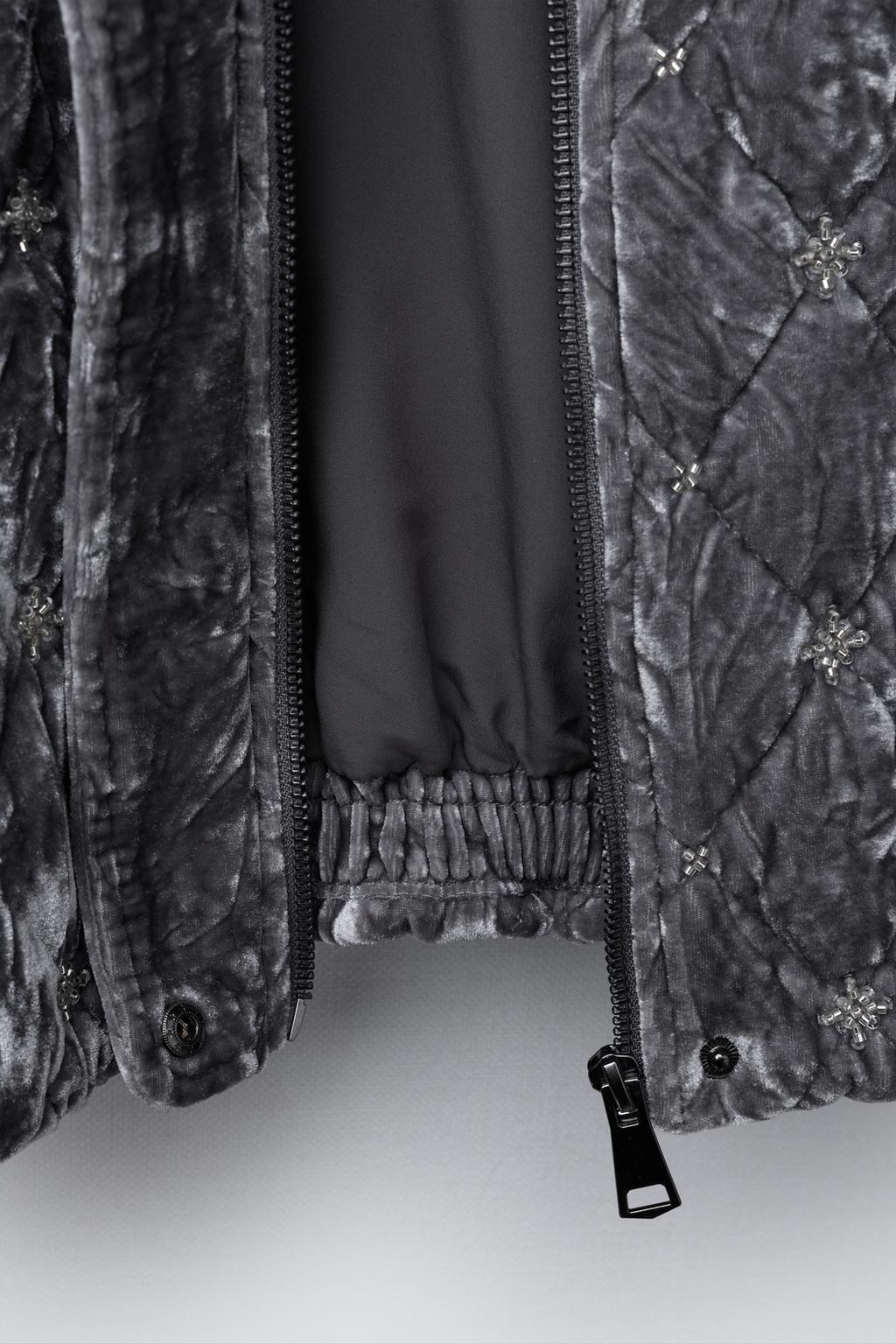 ВЕЛВЕТОВЫЙ БОМБЕР С УКРАШЕНИЯМИ