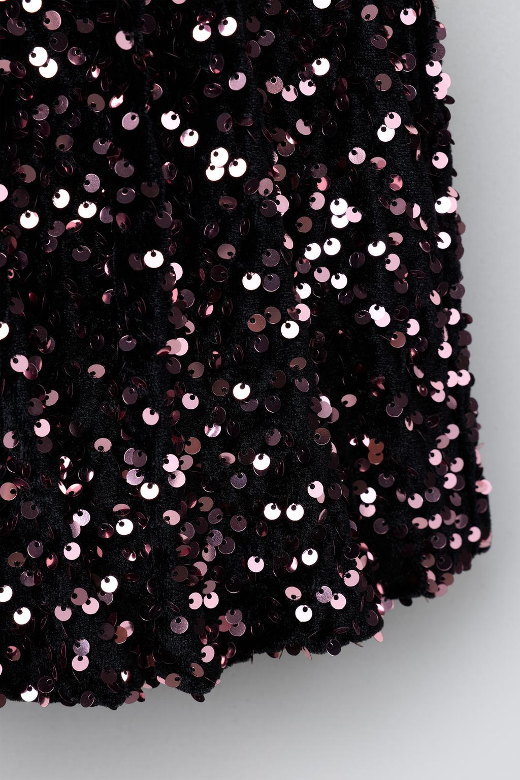 ЮБКА ОБЪЕМНОГО КРОЯ С ПАЙЕТКАМИ