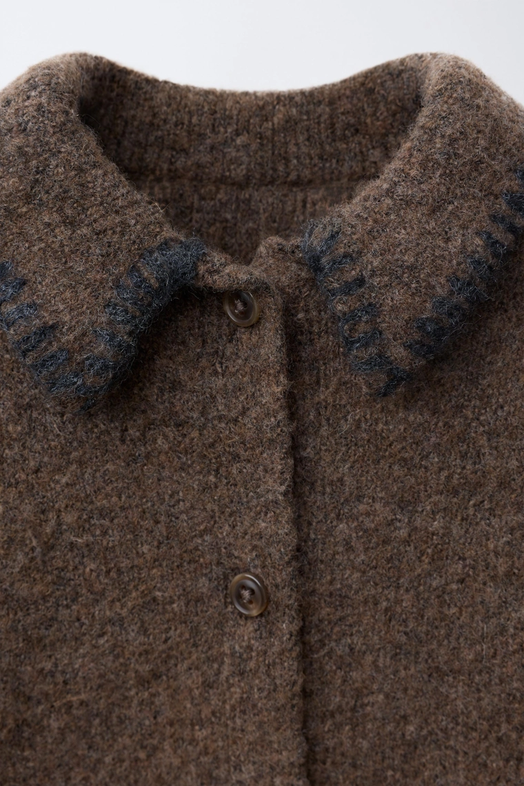 Свитер-комбинезон из вязаного полотна с контрастными деталями