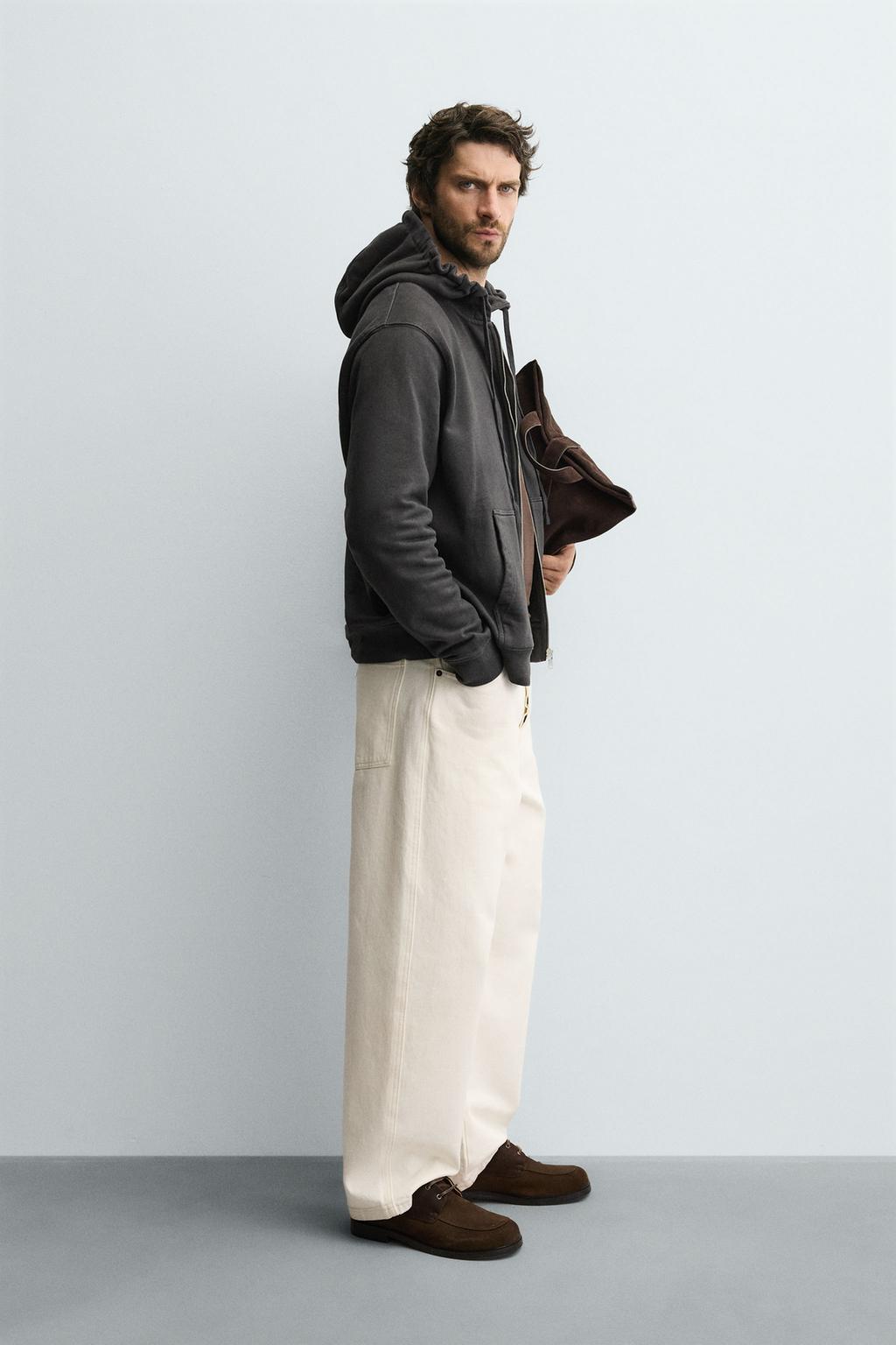 ХУДИ НА МОЛНИИ