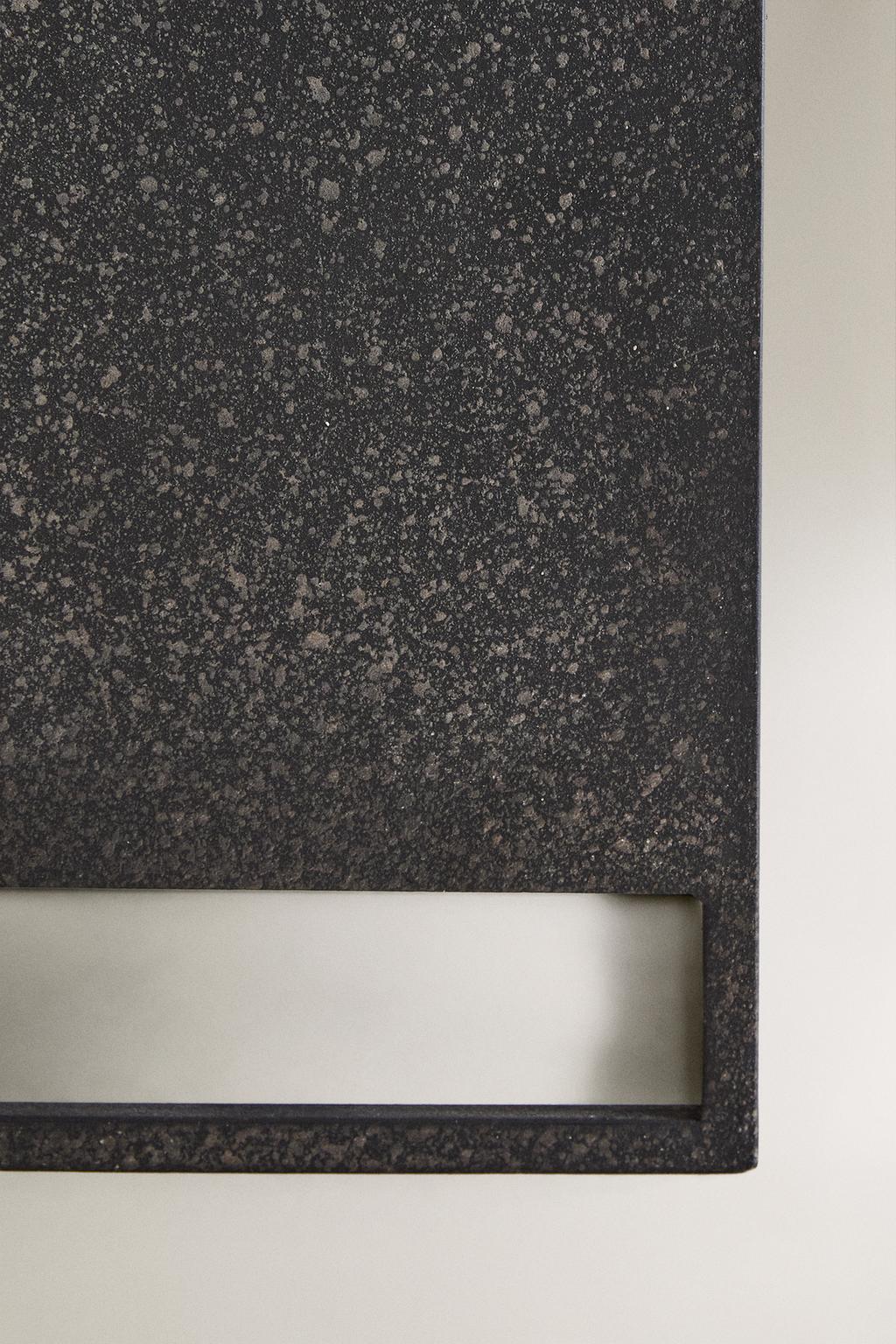 Чёрный металлический фонарь