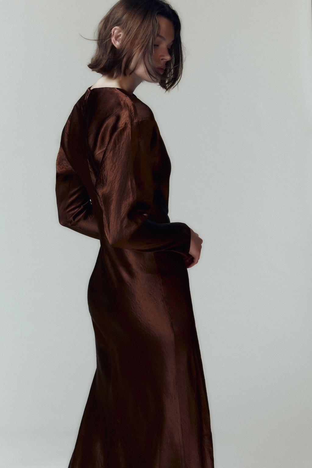 ПЛАТЬЕ МИДИ С ЭФФЕКТОМ МЯТОЙ ТКАНИ И СКЛАДКАМИ