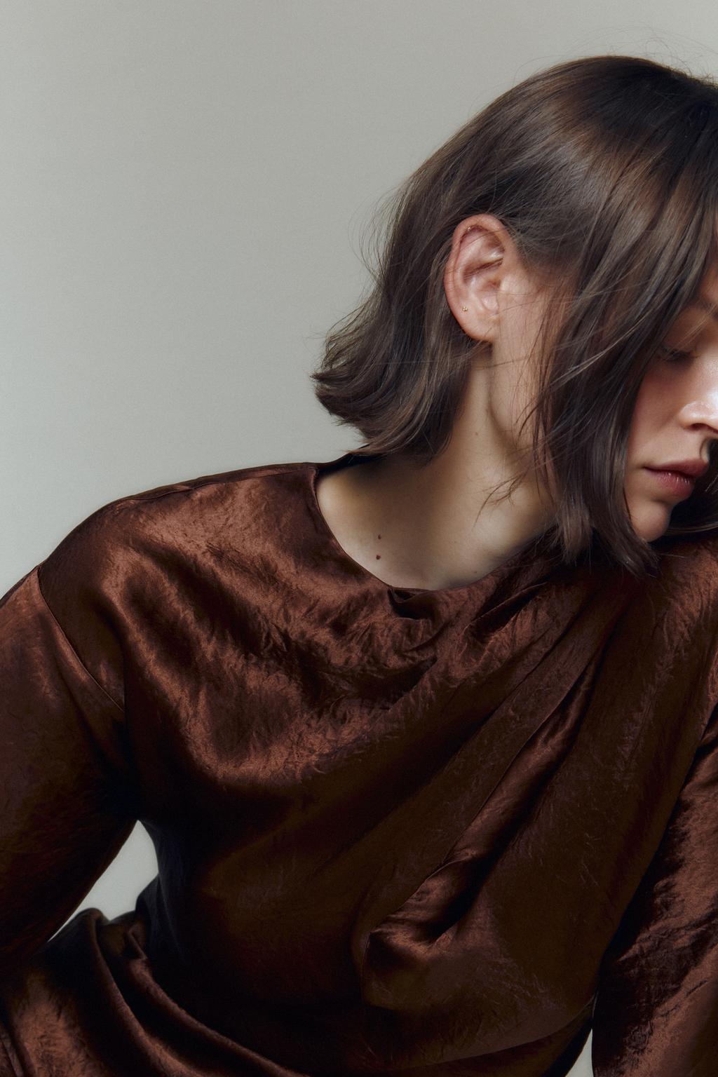 ПЛАТЬЕ МИДИ С ЭФФЕКТОМ МЯТОЙ ТКАНИ И СКЛАДКАМИ