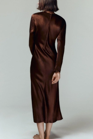 Платье миди с эффектом мятой ткани и складками- Заказать в России