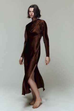 Платье миди с эффектом мятой ткани и складками- Заказать в России