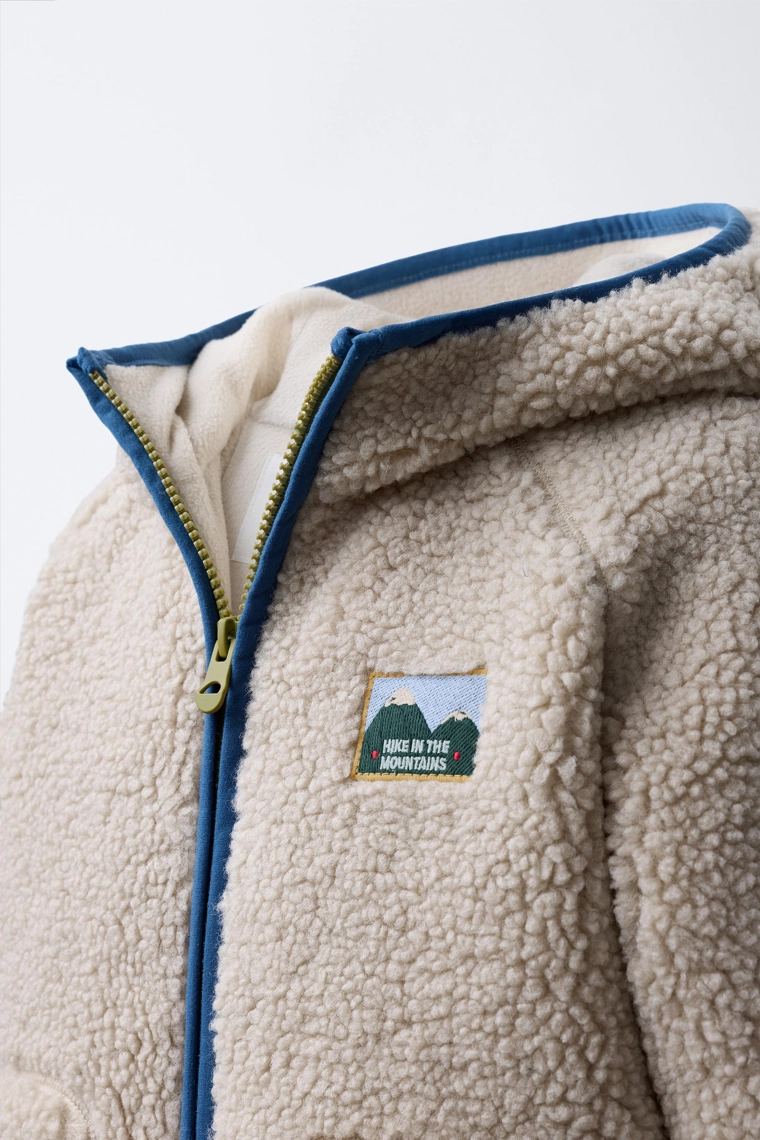 Куртка из искусственного меха с контрастными отделками