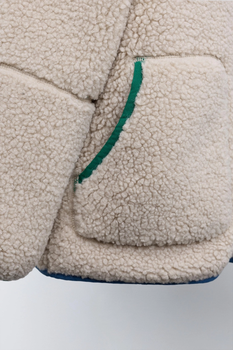 Куртка из искусственного меха с контрастными отделками