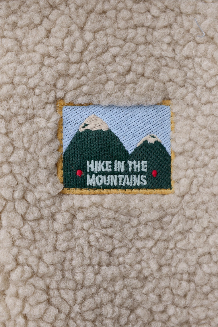 Куртка из искусственного меха с контрастными отделками