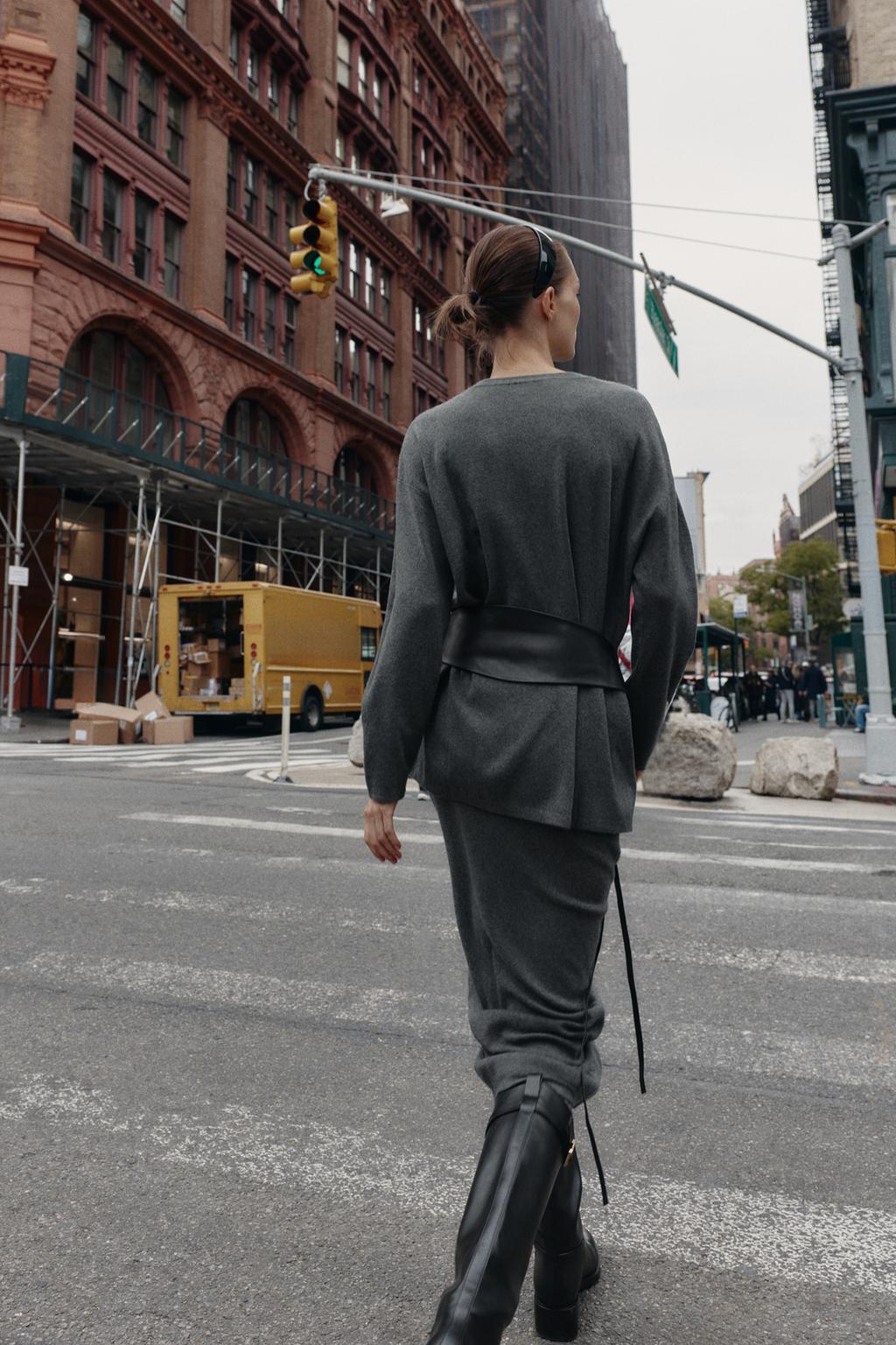 ОДНОТОННАЯ ТРИКОТАЖНАЯ ЮБКА МИДИ ИЗ МЯГКОЙ ТКАНИ