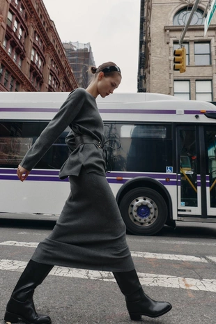 Однотонная трикотажная юбка миди из мягкой ткани- Заказать в России