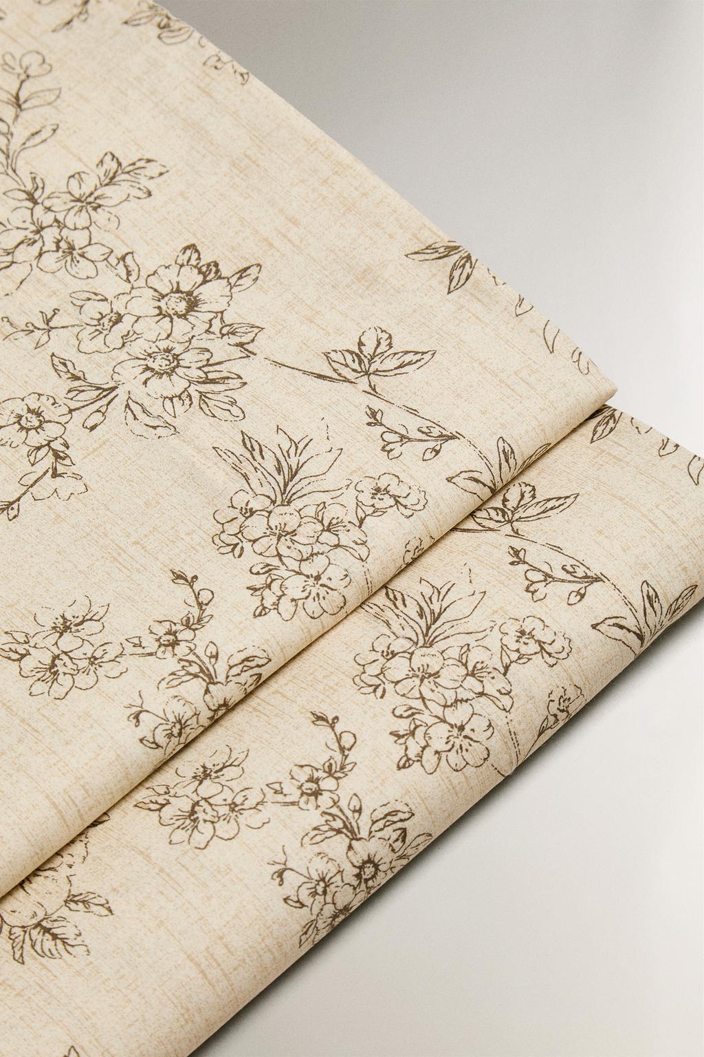 Плоское полотенце с цветочным принтом