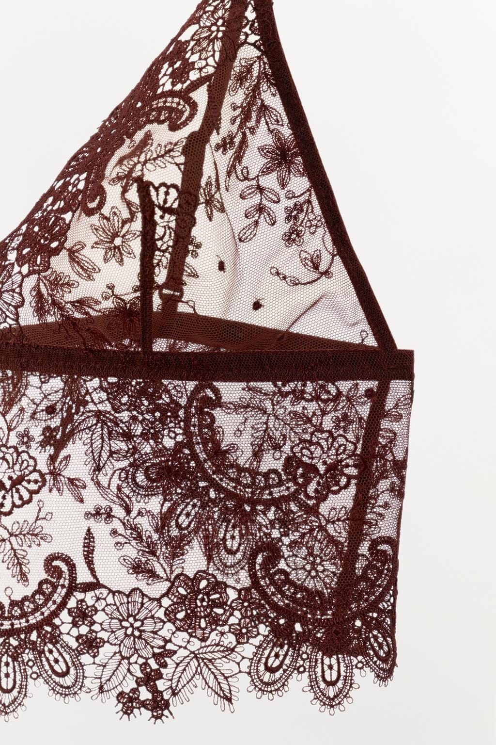КРУЖЕВНОЙ БРАЛЕТТ С ТРЕУГОЛЬНЫМИ ЧАШКАМИ