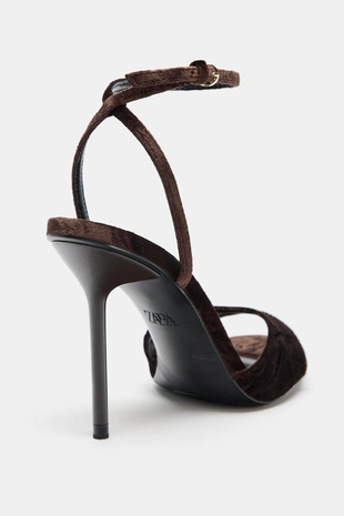 Бархатные босоножки на каблуке- Заказать в России