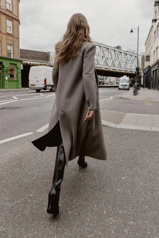 Длинное двубортное пальто