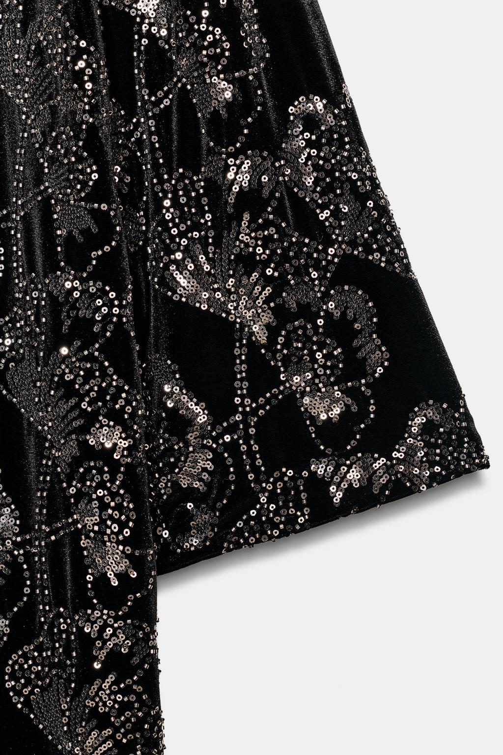 БАРХАТНОЕ ПАЛЬТО С ПАЙЕТКАМИ И БИСЕРОМ