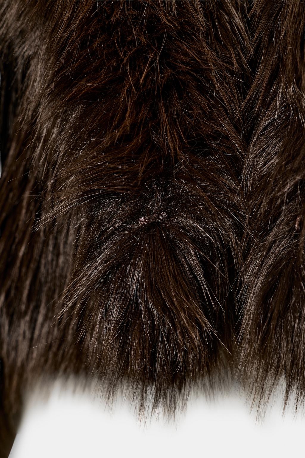 КОРОТКОЕ ПАЛЬТО ИЗ ИСКУССТВЕННОГО МЕХА