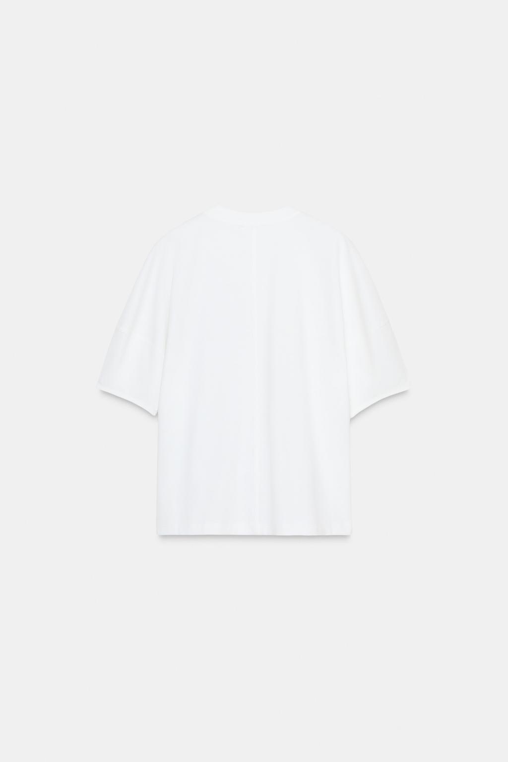 ФУТБОЛКА С КОНТРАСТНЫМ ЦВЕТОЧНЫМ ПРИНТОМ