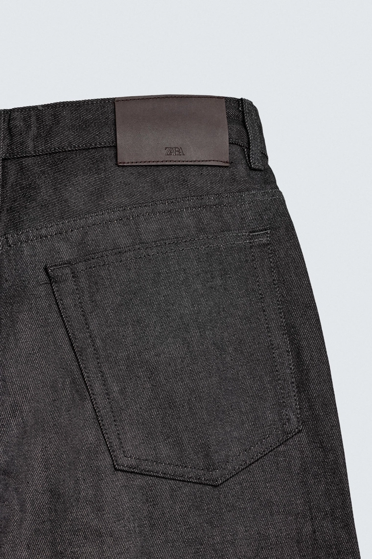 Джинсы свободного фасона с широкими штанинами