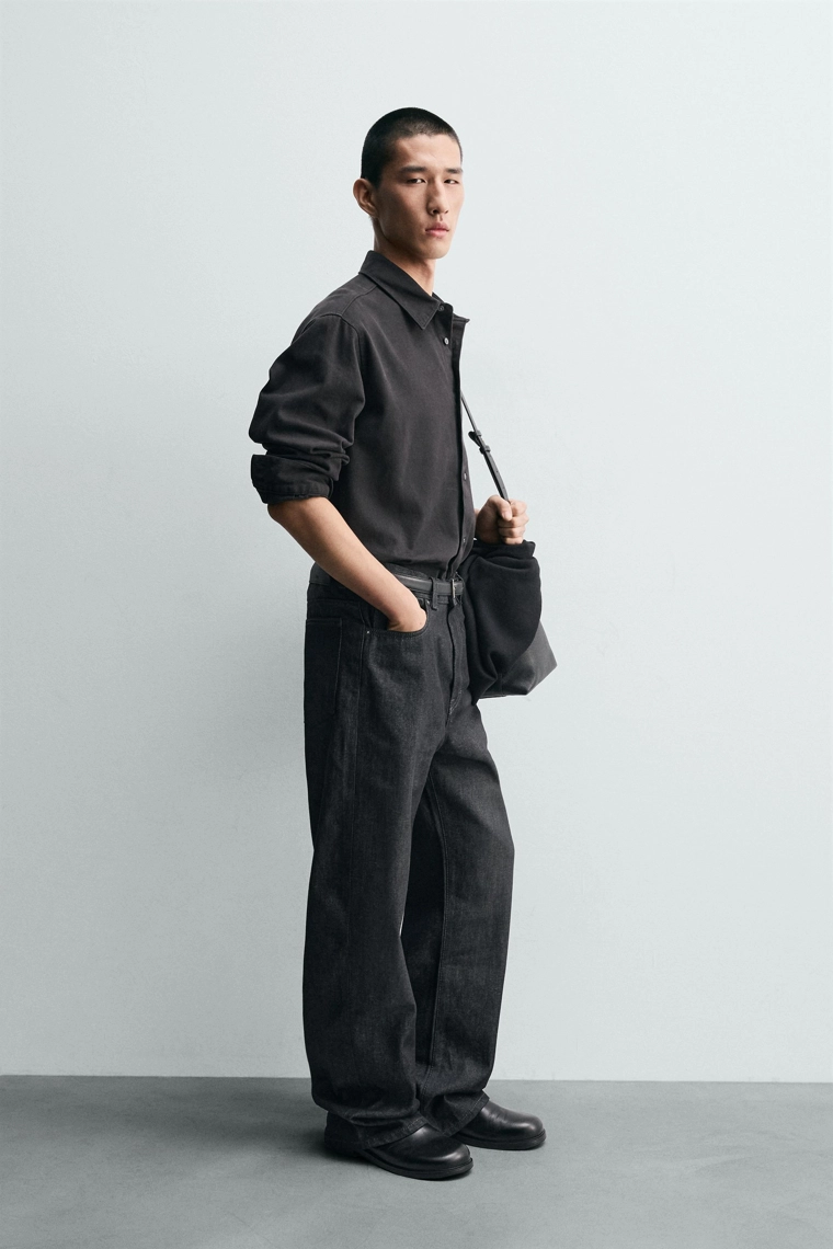 Джинсы свободного фасона с широкими штанинами