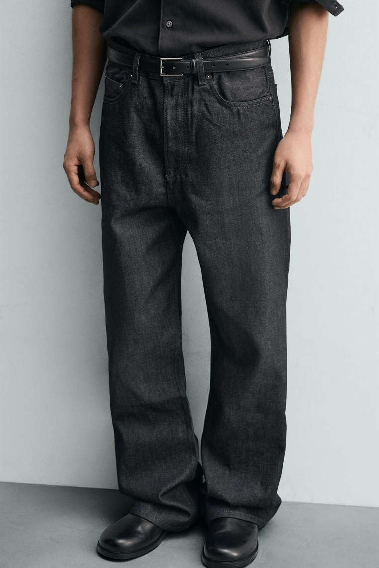 Джинсы свободного фасона с широкими штанинами