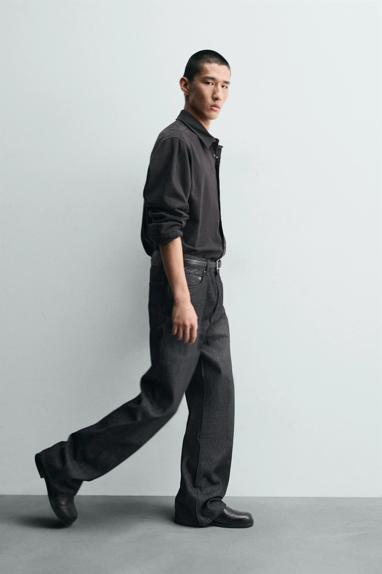 Джинсы свободного фасона с широкими штанинами