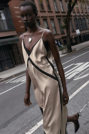 Атласное платье миди асимметричного кроя