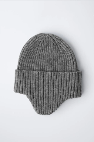 Шапка в рубчик с ушками