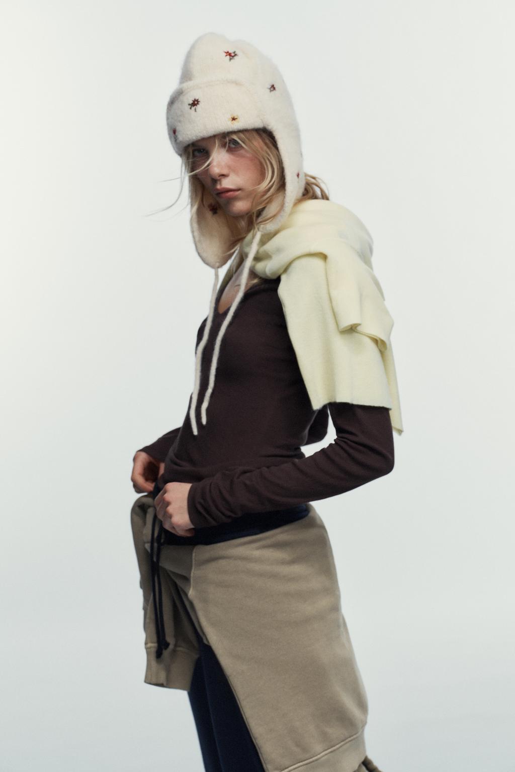 ШАПКА С УШКАМИ И ВЫШИВКОЙ