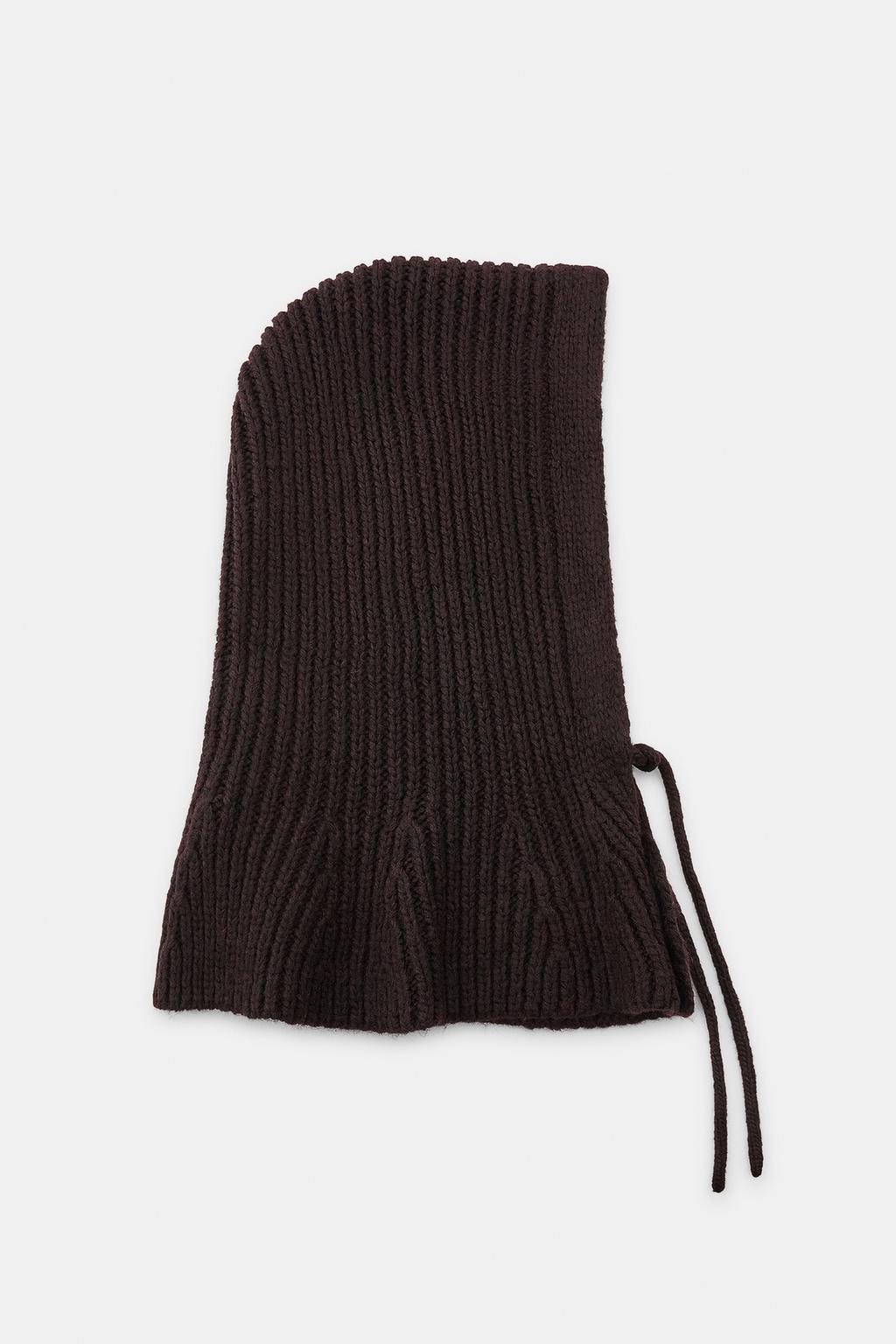 ВЯЗАНЫЙ КАПЮШОН НА ПУГОВИЦАХ