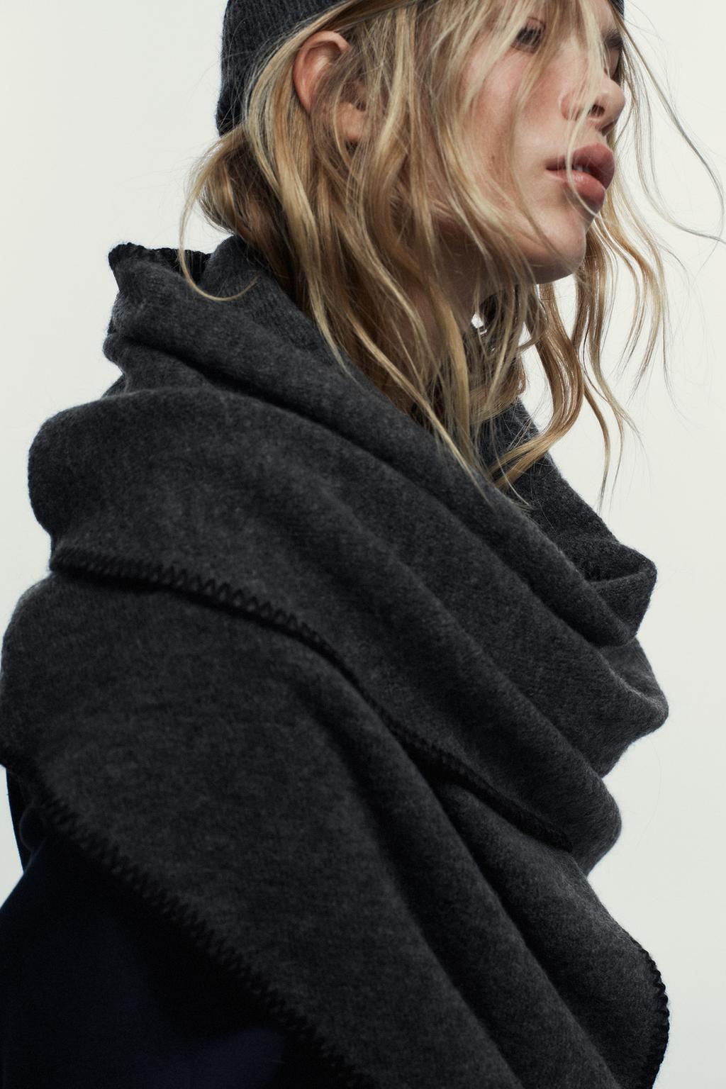 ТРЕУГОЛЬНАЯ БАНДАНА С КОНТРАСТНЫМИ ЭЛЕМЕНТАМИ