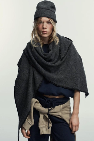 Треугольная бандана с контрастными элементами- Заказать в России