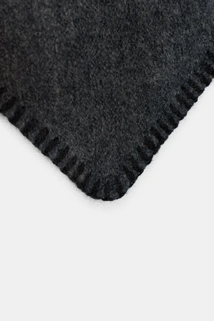 Треугольная бандана с контрастными элементами- Заказать в России