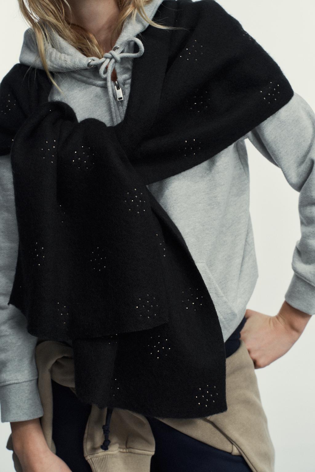 ШАРФ ИЗ ШЕРСТИ СО СТРАЗАМИ