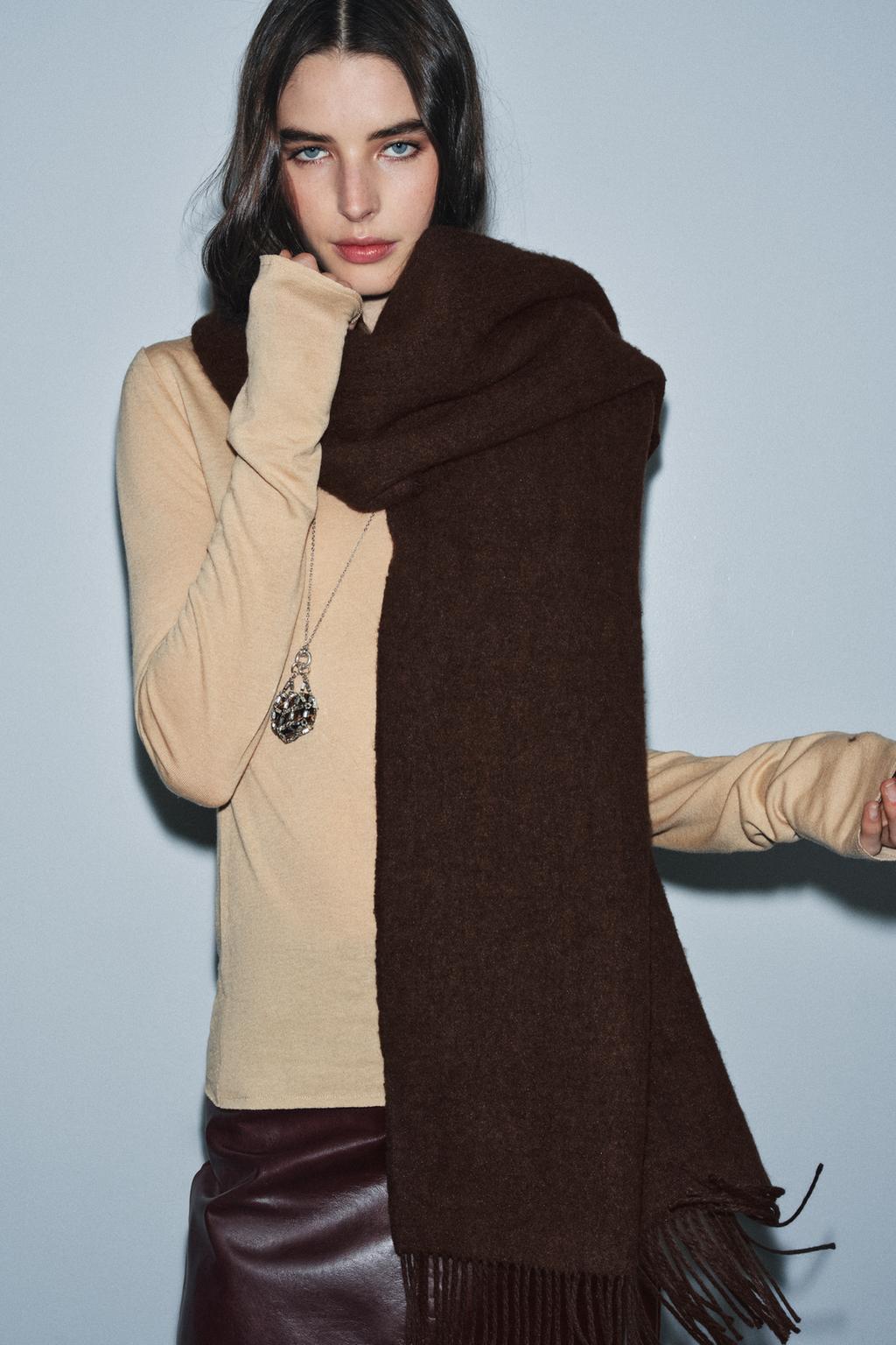 ГЛАДКИЙ МЯГКИЙ ШАРФ С БАХРОМОЙ