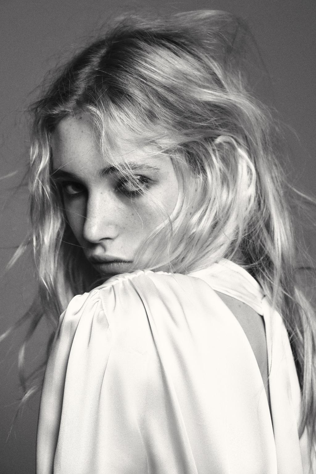 АТЛАСНАЯ РУБАШКА С ЗАВЯЗКАМИ НА СПИНЕ