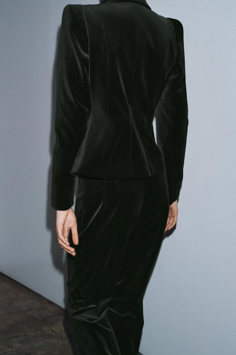 Таиландка zw из вельвета