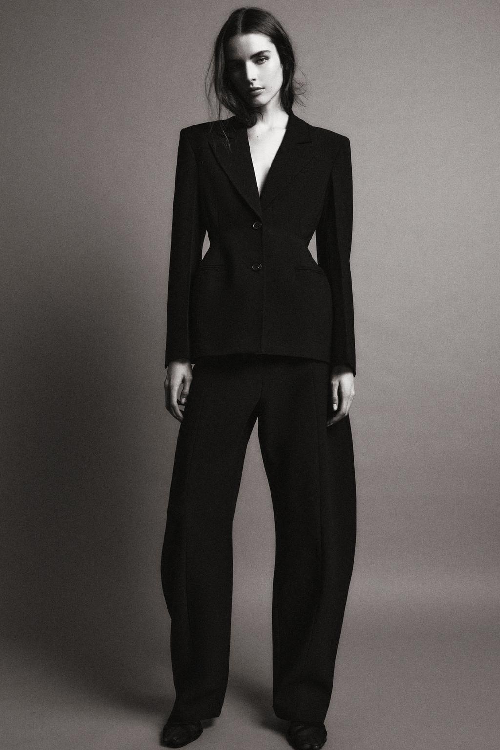 БЛЕЙЗЕР ОБЛЕГАЮЩЕГО КРОЯ С ДЕКОРАТИВНОЙ СТРОЧКОЙ — ZW COLLECTION