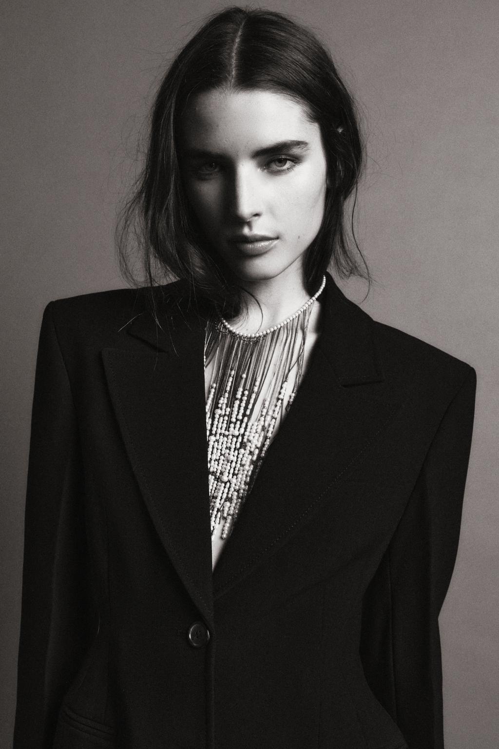 БЛЕЙЗЕР ОБЛЕГАЮЩЕГО КРОЯ С ДЕКОРАТИВНОЙ СТРОЧКОЙ — ZW COLLECTION