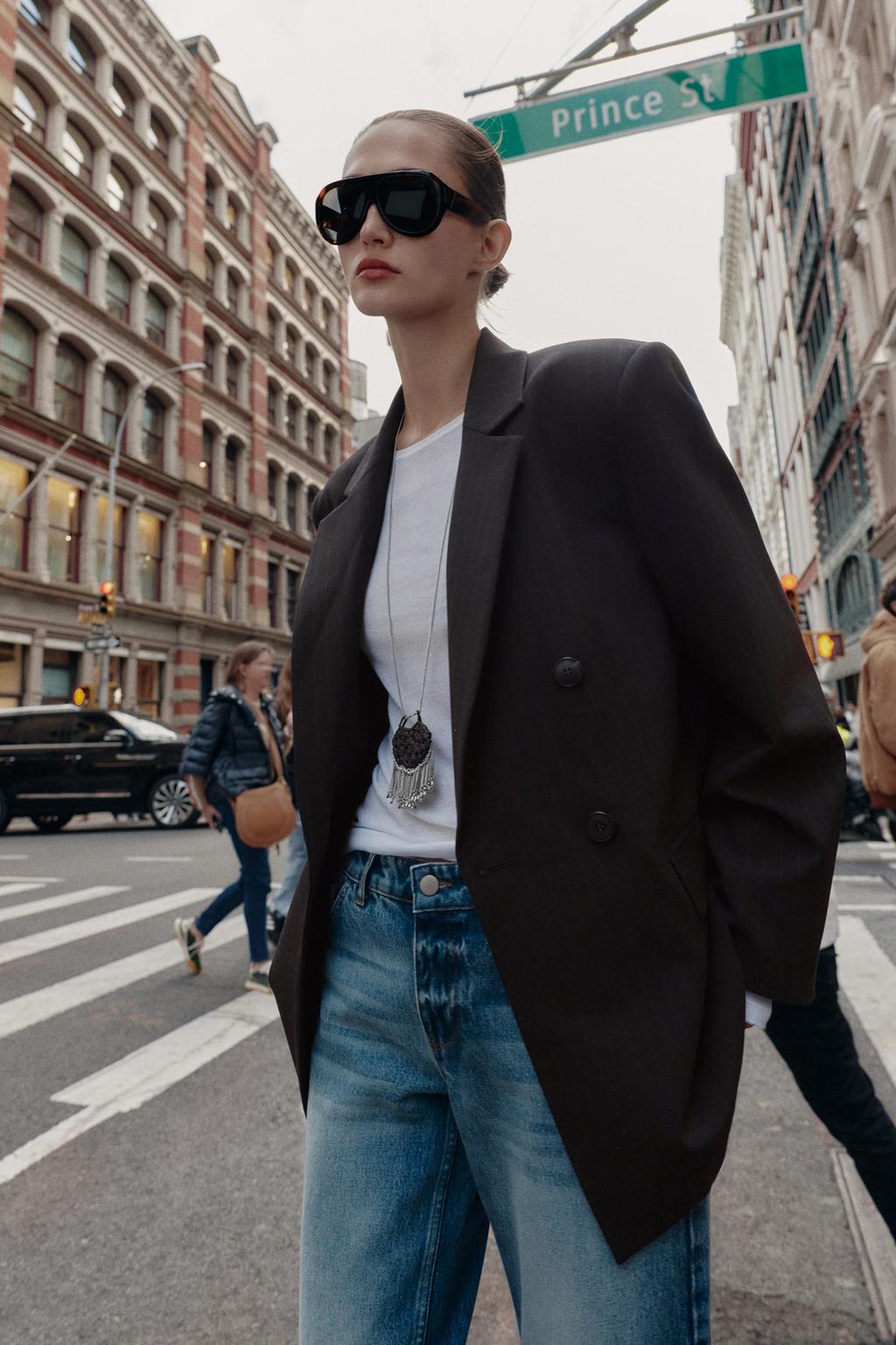 ДВУБОРТНЫЙ БЛЕЙЗЕР OVERSIZE В ТОНКУЮ ПОЛОСКУ